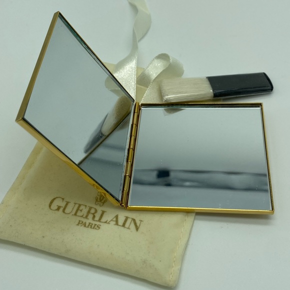 RARE Vintage GUERLAIN Paris Gold-tone Square Hinged Compact Mirror + Blush Brush - Picture 2 of 12